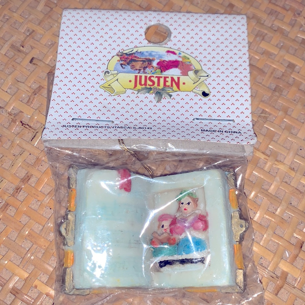 🎄Vintage Justen Christmas silent night story mini ceramic ornament 🎄